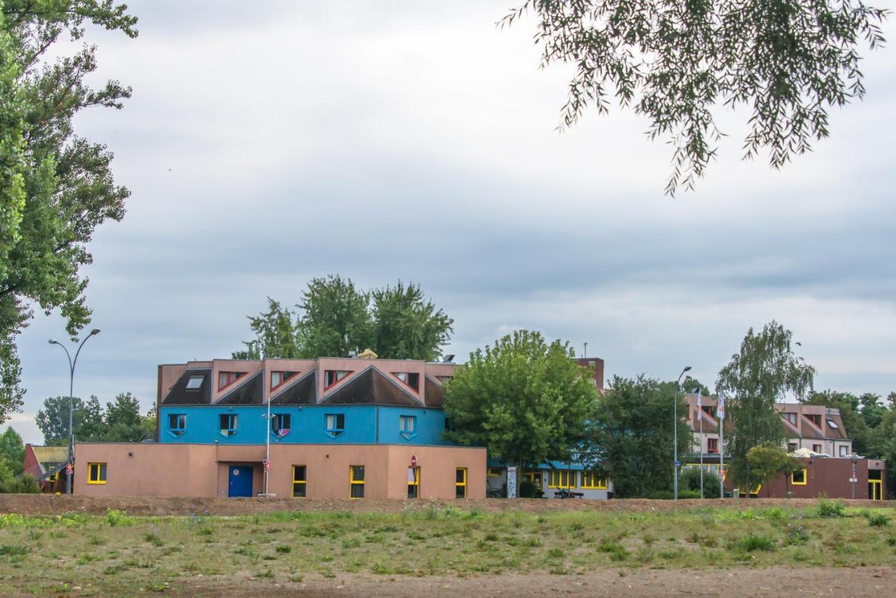 Auberge De Jeunesse Hi Strasbourg 2 Rives Exterior foto